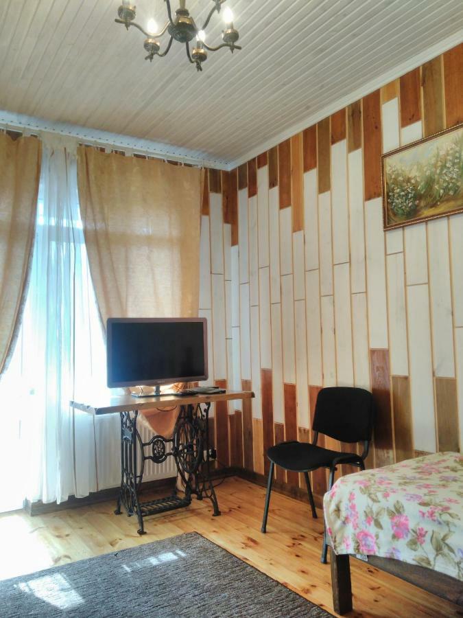 Отель "Swallow House" Cerkasî Exterior foto