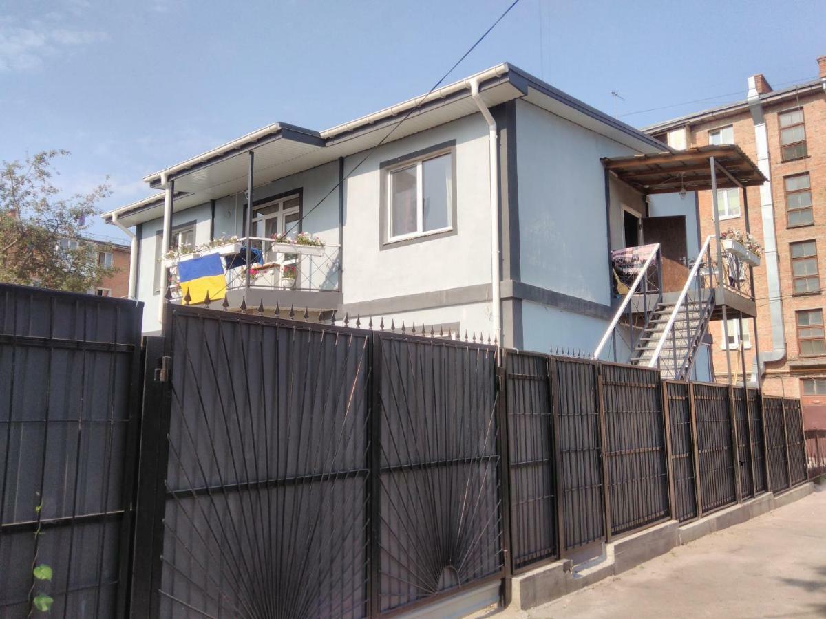 Отель "Swallow House" Cerkasî Exterior foto