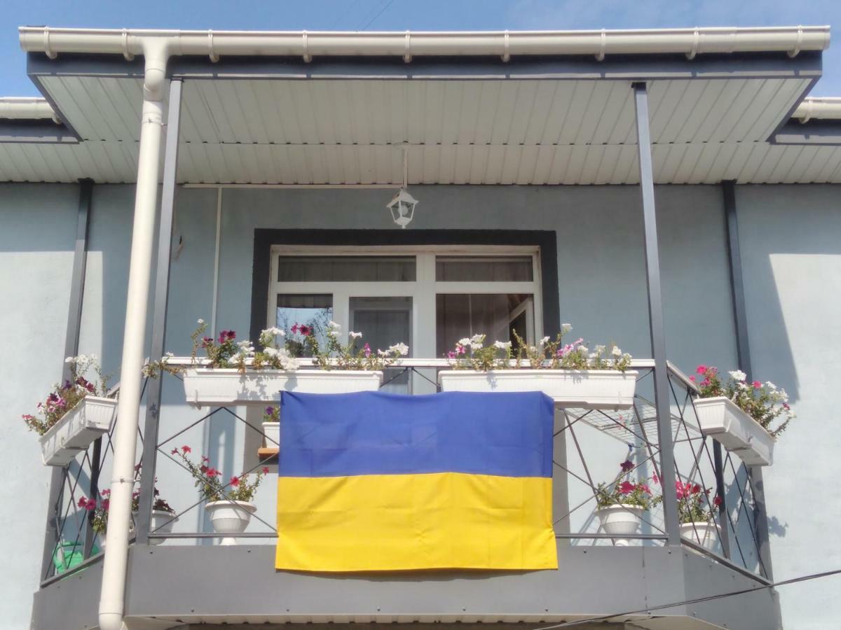 Отель "Swallow House" Cerkasî Exterior foto