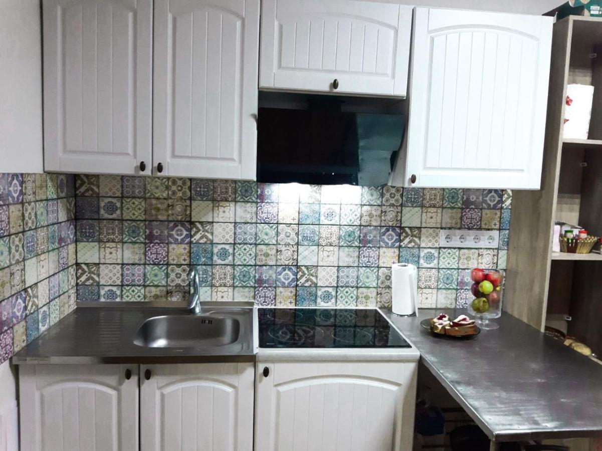 Отель "Swallow House" Cerkasî Exterior foto