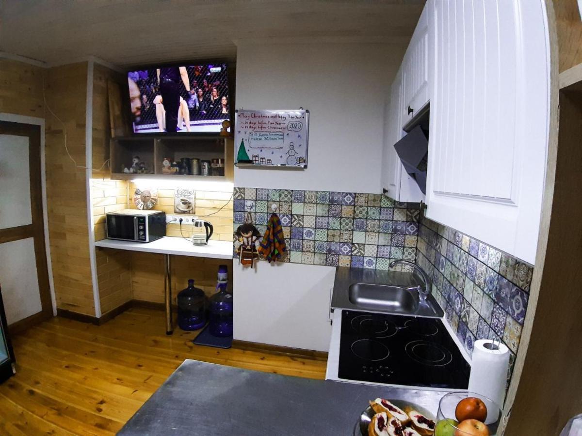 Отель "Swallow House" Cerkasî Exterior foto